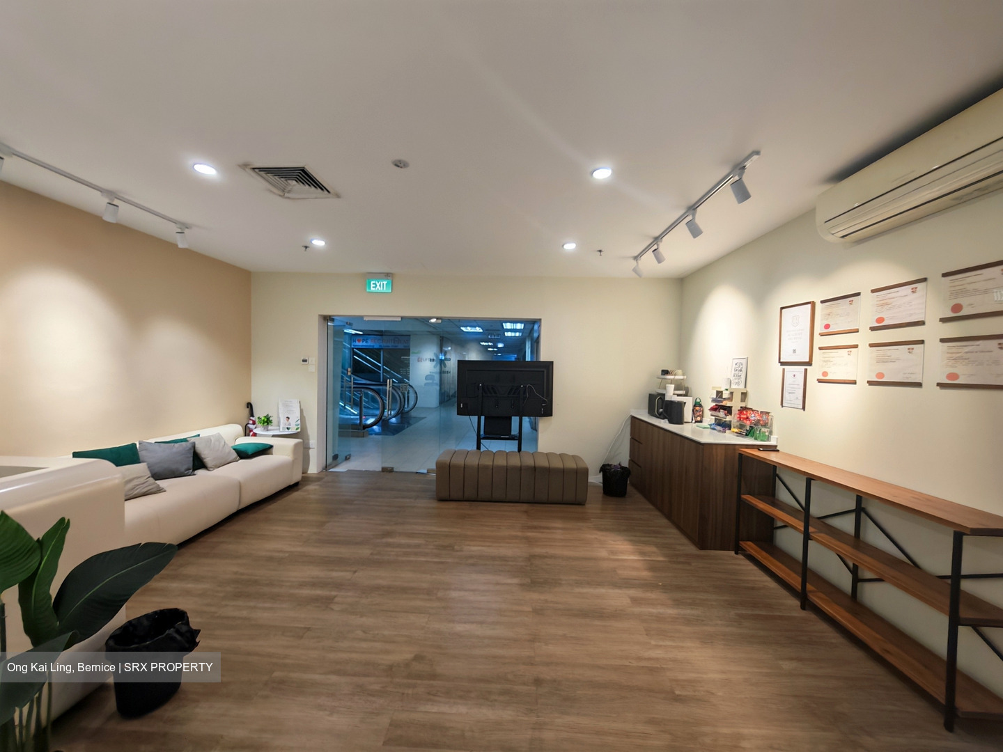 Beauty World Plaza (D21), Retail #564743161